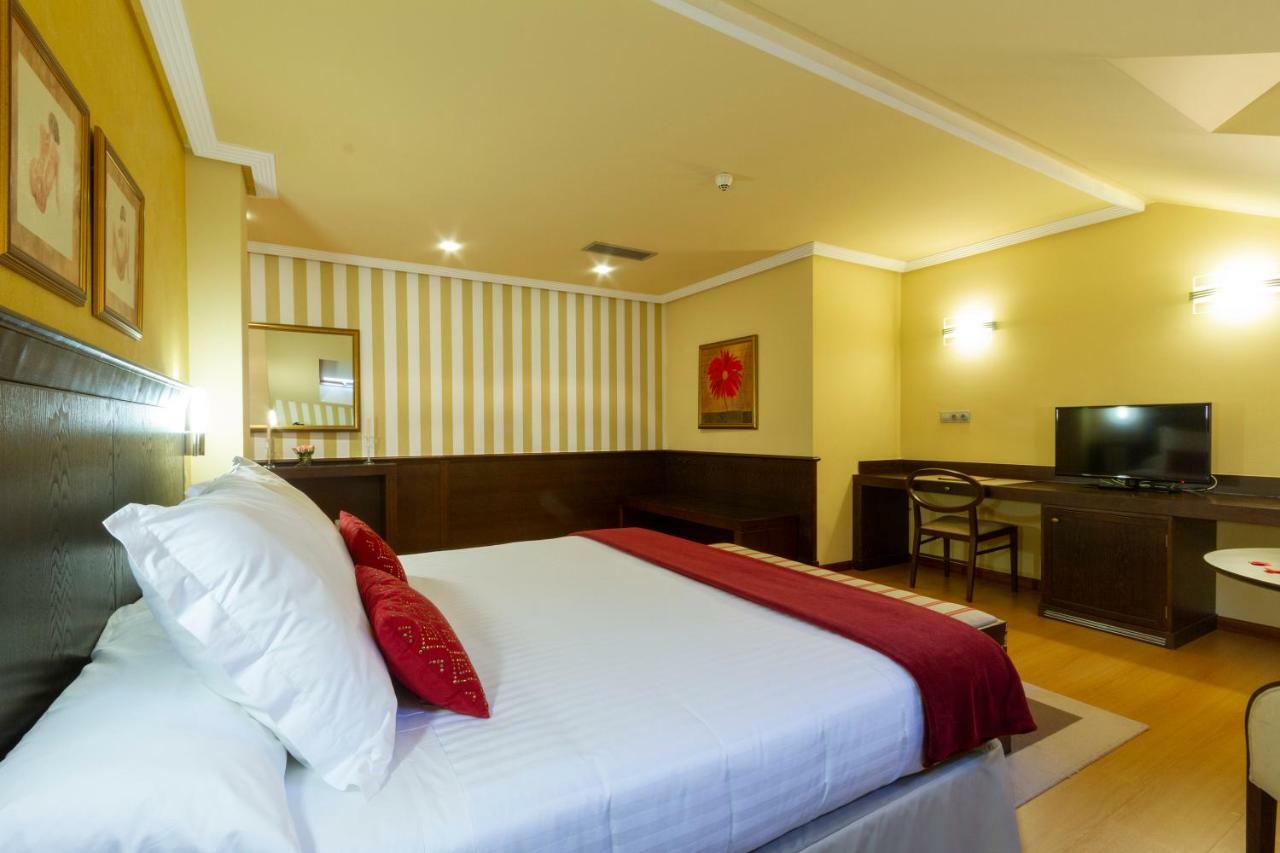 Hotel Miravalle โอว์เรนเซ ภายนอก รูปภาพ